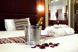 Mercure Swindon East Hotel And Spa Exterior foto
